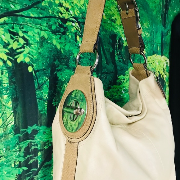 Coach cream leather purse. - Picture 4 of 16